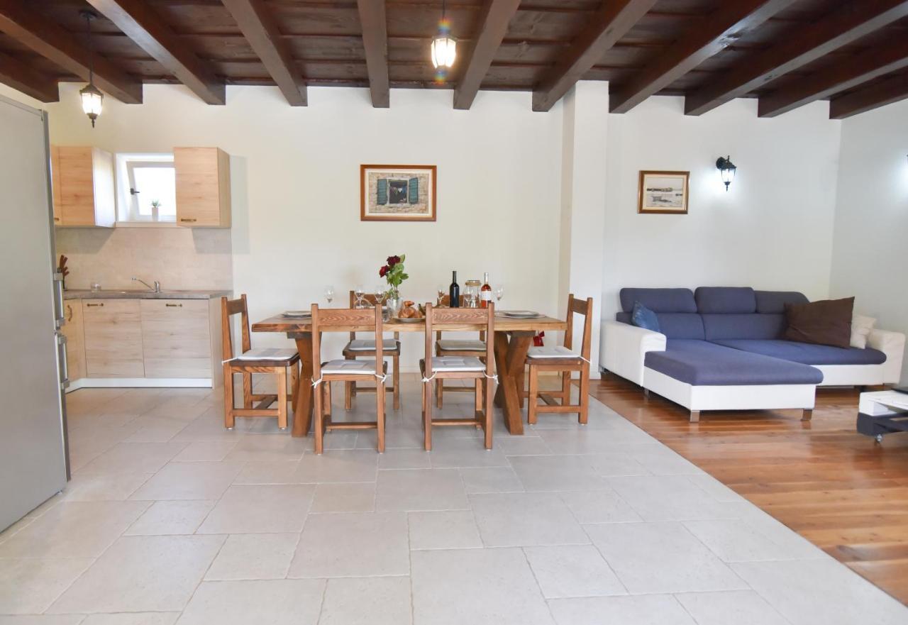 Vacation Home Mate Ceko Sukošan Eksteriør bilde