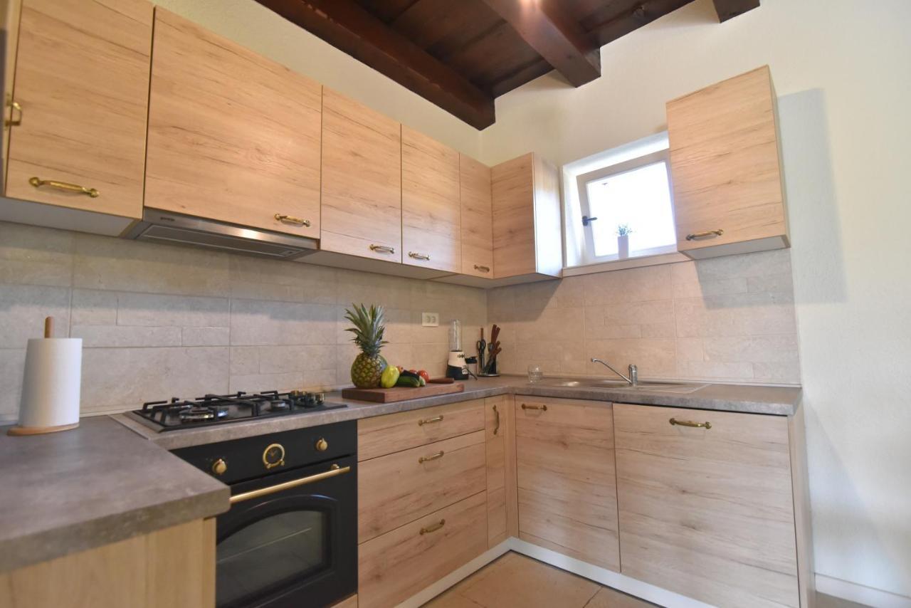Vacation Home Mate Ceko Sukošan Eksteriør bilde
