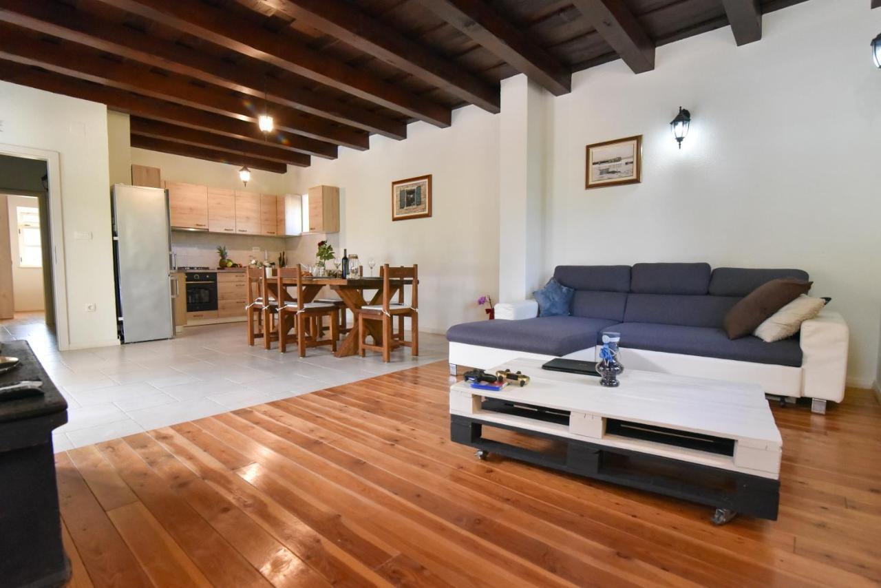Vacation Home Mate Ceko Sukošan Eksteriør bilde