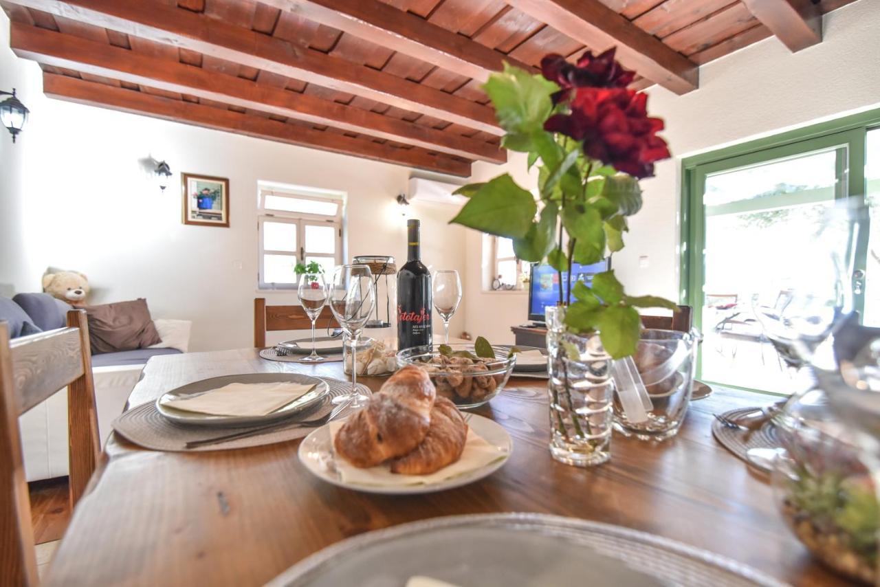 Vacation Home Mate Ceko Sukošan Eksteriør bilde
